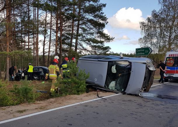 Sześć osób, w tym 3-letnie dziecko, rannych w wypadku w powiecie kościerskim (FOTO)