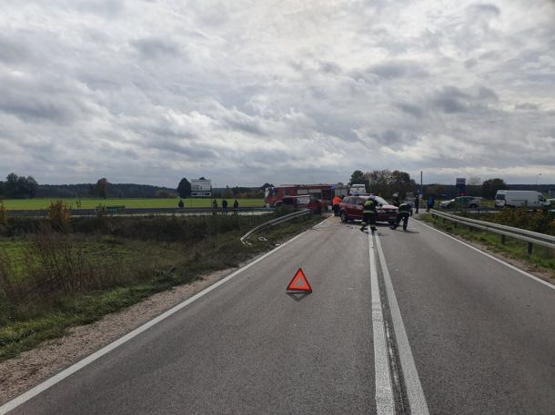 Zderzenie samochodu dostawczego i ciężarówki na drodze wojewódzkiej nr 212