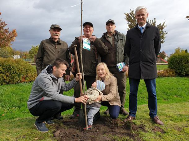 O 21 nowych drzewek wzbogacił się Park Borowiacki w Czersku (FOTO)