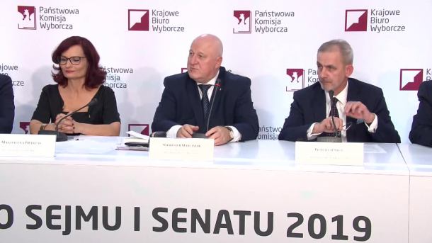 PKW: Oficjalne wyniki wyborów najwcześniej w poniedziałek wieczorem