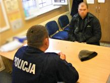 Wrzucił do sklepu butelkę z łatwopalną substancją. Areszt dla 31-latka 