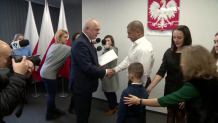 Wyciągnął ludzi z płonących samochodów. W nagrodę Ukrainiec i jego rodzina otrzymali polskie obywatelstwo
