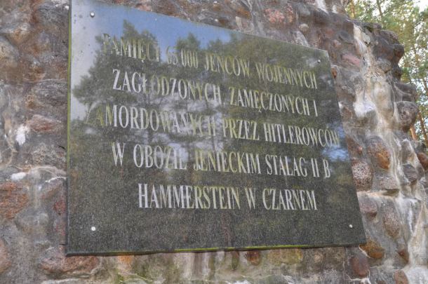 Przynajmniej na razie nie będzie remontu parkingu przy cmentarzu jenieckim w Czarnem