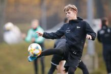 Grał w Kolejarzu Chojnice i JFA Przechlewo, teraz trenuje z ekstraklasową Lechią Gdańsk