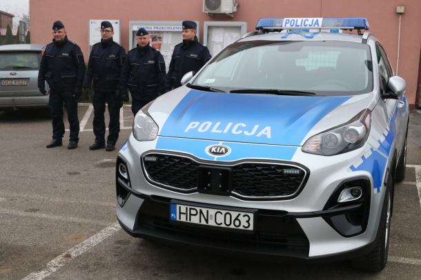 Policjanci z Przechlewa mają nowy radiowóz. Kosztował prawie 100 tys. zł (FOTO)