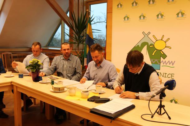 Umowy podpisane. Wszystkie drogi w gminie Chojnice wybudują firmy z gminy Chojnice