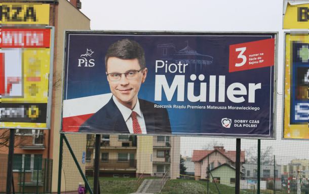 Dwa miesiące po wyborach w Chojnicach wciąż wiszą plakaty wyborcze