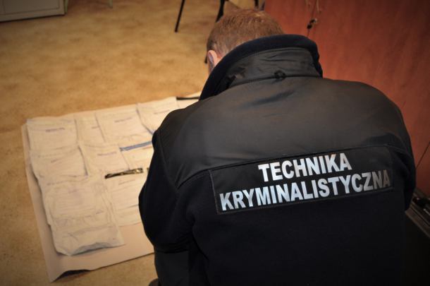 Amfetamina, marihuana i extasy w mieszkaniu 30-latka z powiatu bytowskiego
