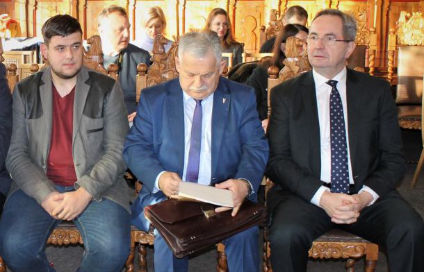 Zgrzyt przy podpisywaniu "Chojnickiego paktu na rzecz rozwoju kolei"