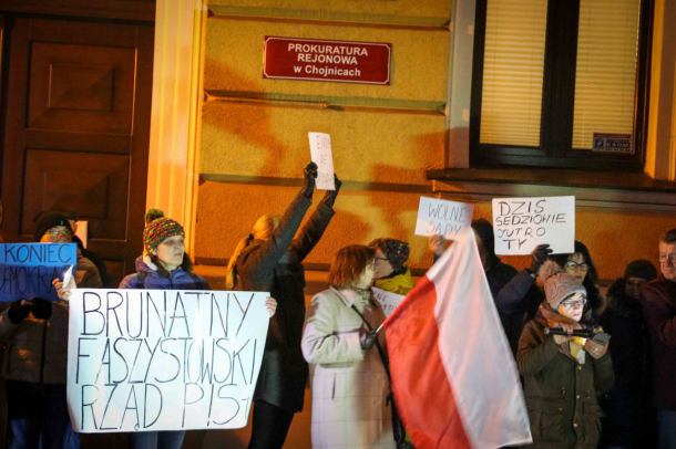 "Dziś sędziowie, jutro Ty". Protest przed Sądem Rejonowym w Chojnicach