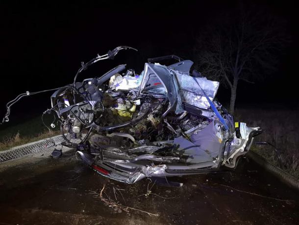 Śmiertelny wypadek w powiecie kościerskim. Nie żyje 25-letni kierowca (FOTO)