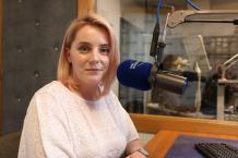 Sprawdzamy najnowsze trendy na sylwestra, karnawał, studniówkę. Fryzjerska mistrzyni Polski w Weekend FM