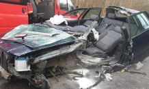 Gmina Nowa Karczma: audi uderzyło w drzewo, kierowca trafił do szpitala