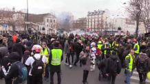 Gaz łzawiący na ulicach Paryża. Policja starła się z przeciwnikami reformy emerytalnej