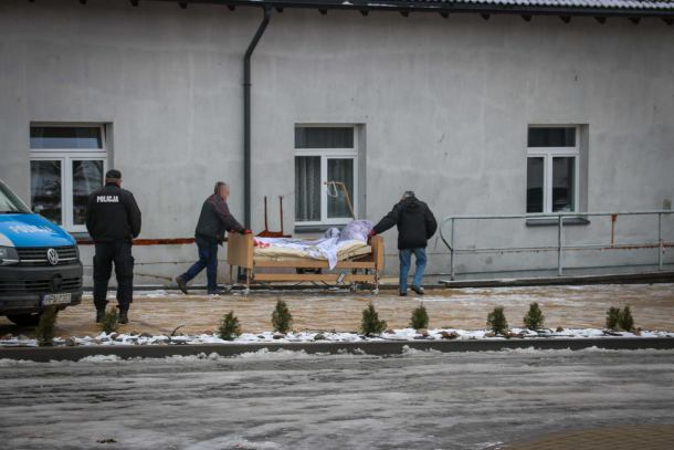W hospicjum w Chojnicach trwa sprzątanie po nocnym pożarze