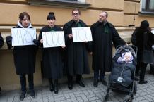 Grupa chojniczan solidaryzowała się z uczestnikami Marszu Tysiąca Tóg w Warszawie (FOTO)