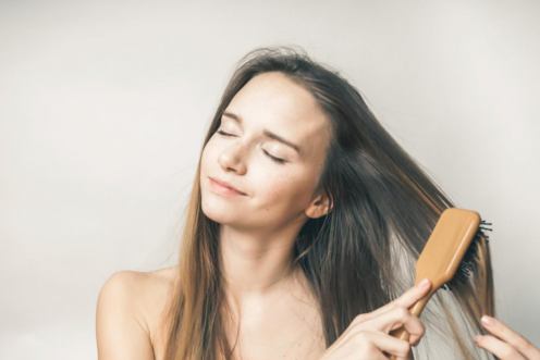 Zapobiegnij wypadaniu włos&oacute;w i ciesz się piękną fryzurą