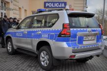 Nowa toyota land cruiser dla bytowskiej policji (FOTO)