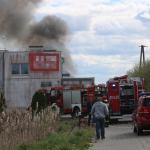 Pożar zakładu motoryzacyjnego w Topoli, koło Chojnic. fot. Wojciech Piepiorka/Weekend FM