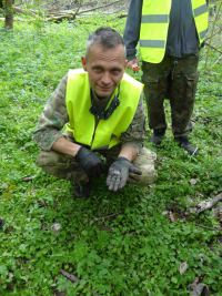 Odznaka, spinka, łuski i monety. Są pierwsze efekty pracy archeolog&oacute;w w chojnickiej Dolinie Śmierci (FOTO)
