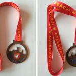Takie medale trafiły lub dopiero trafią do uczestników Wirtualnego Biegu Tura. fot. materiały organizatorów