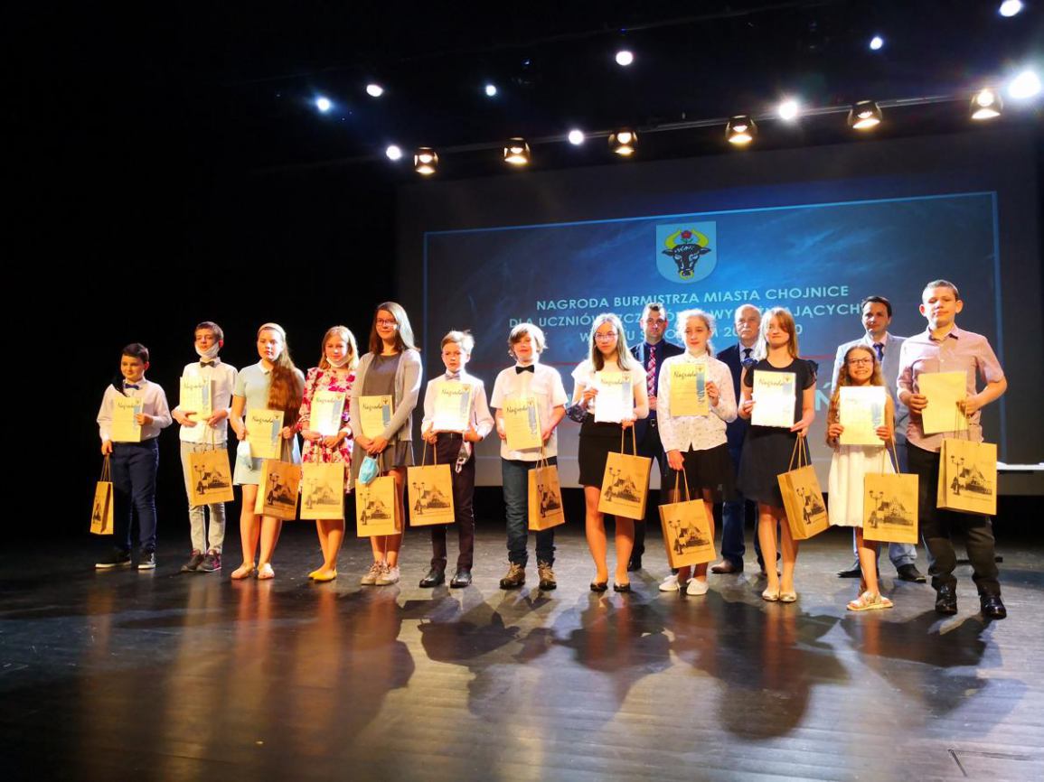Nagrody Burmistrza dla najlepszych uczniów w roku szkolnym 2019/2020