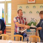 Podpisanie umowy w Urzędzie Gminy w Chojnicach.