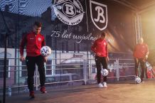 Na rynku w Bytowie odbyła się prezentacja nowego zespołu drugoligowej Bytovii Bytów (FOTO)