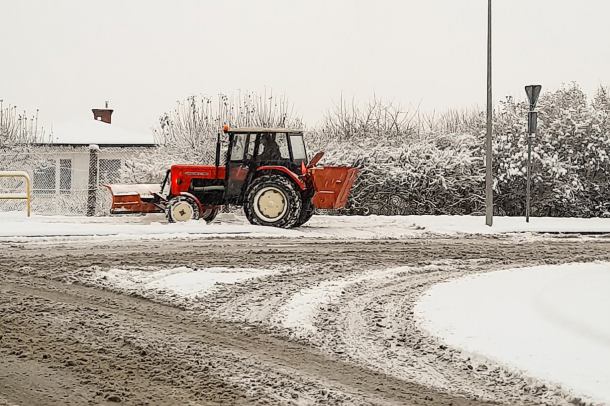Gmina Chojnice po przetargu na zimowe utrzymanie dróg. Usługi nie są tanie. "Za kilometr 600 złotych"