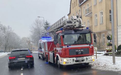 Chojnice: dwie osoby podtruły się tlenkiem węgla. "Zadymienie pojawiło się od pieca kaflowego"