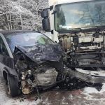 Zderzenie osobówki z ciężarówką w Breńsku. fot. KP PSP Człuchów.