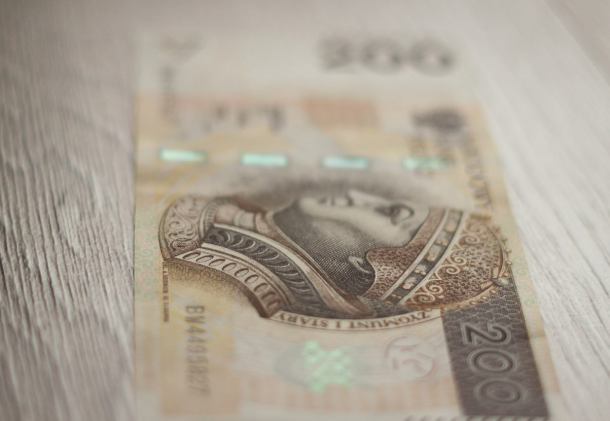 28-latka z powiatu kościerskiego straciła 24 tys. złotych. Kliknęła w link, żeby dopłacić do rachunku za prąd