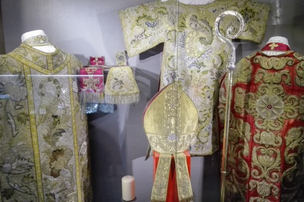 Odcinek 2. Poenas contra excessivos sacerdotes, czyli "kary na występnych kapłanów"