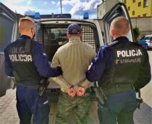 Był nietrzeźwy, poszukiwany przez policję i miał sądowy zakaz prowadzenia pojazdów. 40-latek wpadł podczas kontroli