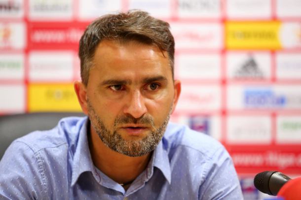 "Wierzymy, że tchnie w ten zespół jakieś nowe życie". Tomasz Kafarski nowym trenerem Chojniczanki. Podpisze kontrakt do końca przyszłego sezonu