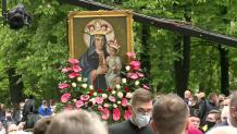 Pielgrzymka mężczyzn do sanktuarium w Piekarach Śląskich. Biskup dziękuje Orlenowi i piętnuje niemieckie markety