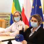 podpis: Kontrolami zajmują się gminne urzędniczki: Anna Michalak (z legitymacją) i Dorota Goldian.
