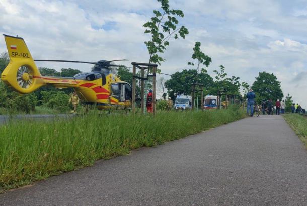 Zderzenie motoroweru z maszyną drogową w Ogorzelinach. "Motorowerzysta odpowie za kierowanie w stanie nietrzeźwości"