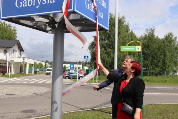 Rondo przy szpitalu w Chojnicach ma patrona. Został nim zmarły w 2018 roku radny Edward Gabryś (FOTO)