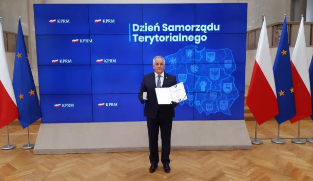 Starosta sępoleński Jarosław Tadych uhonorowany odznaką honorową za zasługi dla samorządu terytorialnego