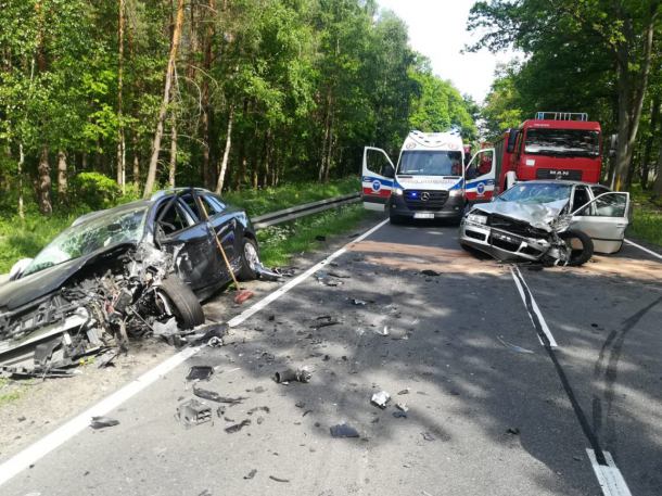Zderzenie trzech samochodów osobowych w Dobojewie, w gminie Człuchów