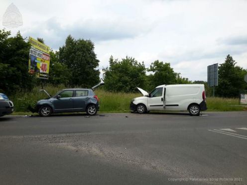 Kolizja trzech aut osobowych na drodze nr 235 w pobliżu Klawkowa. Nie ma poszkodowanych