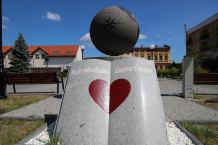 Spór o hasła promocyjne gminy Czarne. Radny Piotr Balcerowicz ma pretensje do burmistrza o brak konsultacji z radą
