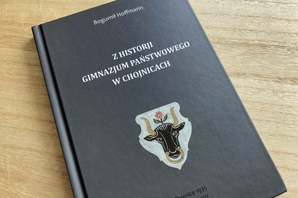 "Z historji Gimnazjum Państwowego w Chojnicach". Chojnicki ratusz wydał reprint książki z 1935 roku