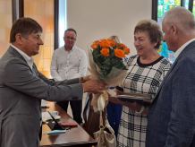 Gabriela i Eugeniusz Słominscy oficjalnie odebrali akty nadania tytułów Zasłużonych obywateli gminy Chojnice 