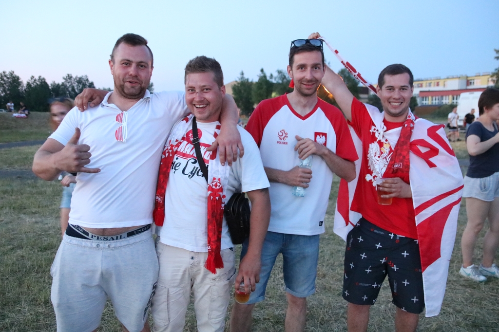 Człuchowianie zadowoleni ze zwycięskiego remisu Polski z Hiszpanią. Posłuchaj sondy ze strefy kibica