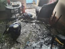 Niedopałek papierosa przyczyną pożaru mieszkania w Przechlewie. Na szczęście nikomu nic się nie stało (FOTO)