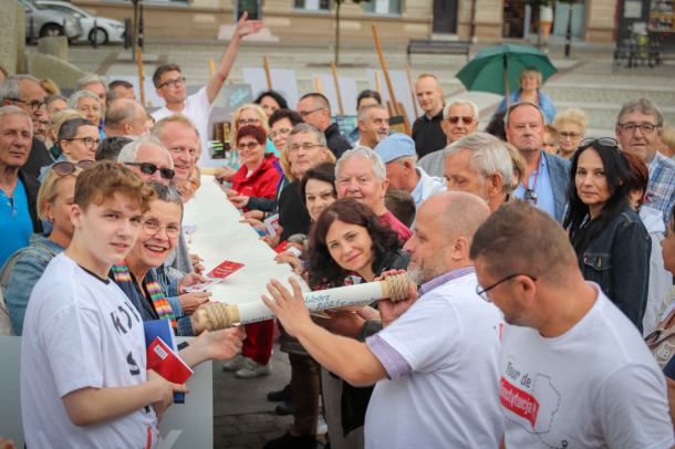 Tour De Konstytucja PL w Człuchowie. "Ludzie bardzo często nie korzystają ze swoich praw" (FOTO)