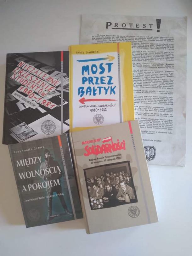 Apel o oddawanie krwi. Centrum krwiodawstwa chce zachęcić krwiodawców darmowymi książkami