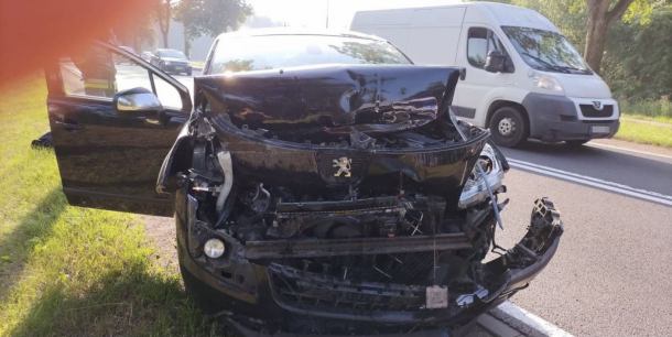 Zderzenie ciężarówki z osobówką koło Człuchowa. Poszkodowana jest jedna osoba
